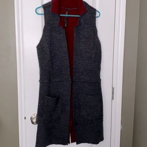Renee C. Long Sleeveless Vest. Maroon/Gray. Women’s Size Medium.
